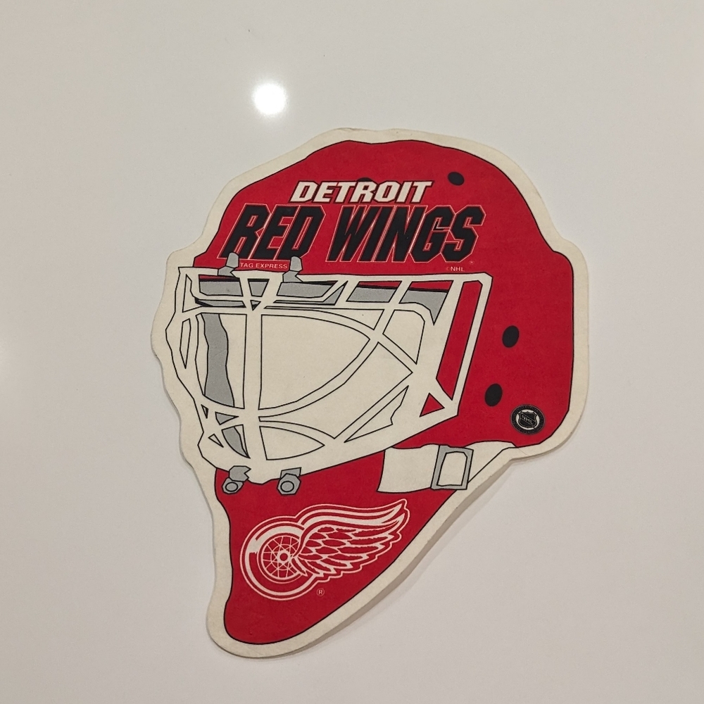 Vintage Detroit RED WINGS Tag Express Die Cut Hockey Goalie Mask Felt Pennant